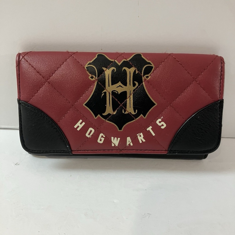 Harry Potter‎ Hogwarts Quilted Trifold Ladies Wallet Faux Leather Burgundy Black